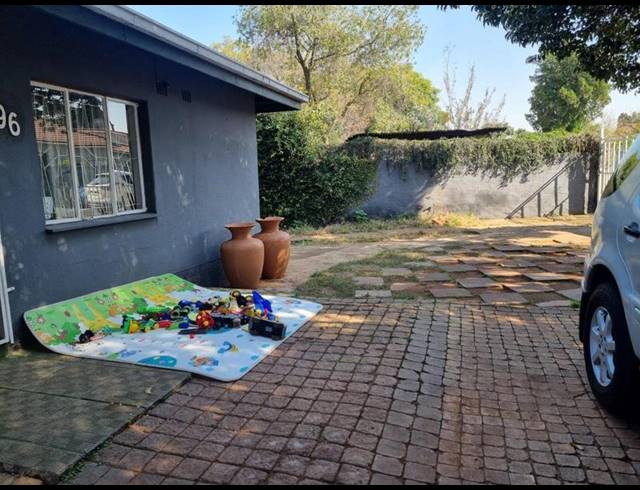 10 BEDROOM HOUSE FOR SALE IN SOPHIATOWN